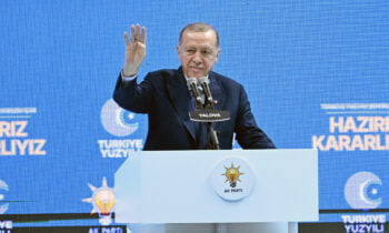 Cumhurbaşkanı ve AK Parti Genel Başkanı Recep Tayyip Erdoğan, Yalova 90. Yıl Spor Salonu’nda gerçekleşen AK Parti Yalova İl Danışma Meclisi Toplantısı'na katıldı. Erdoğan, burada partilileri selamladı. ( Emrah Yorulmaz - Anadolu Ajansı )