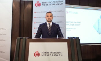 Türkiye Cumhuriyet Merkez Bankası (TCMB) Başkanı Fatih Karahan, bu yılın ilk enflasyon raporunun tanıtımı amacıyla bilgilendirme toplantısı düzenleyerek konuşma yaptı. ( Evrim Aydın - Anadolu Ajansı )