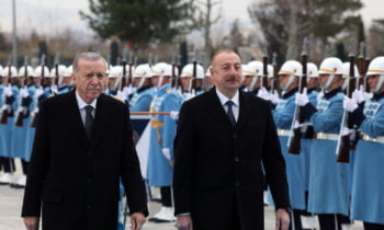 Cumhurbaşkanı Recep Tayyip Erdoğan, Türkiye'ye resmi ziyarette bulunan Azerbaycan Cumhurbaşkanı İlham Aliyev'i Cumhurbaşkanlığı Külliyesi'nde resmi törenle karşıladı. ( Mustafa Kamacı - Anadolu Ajansı )